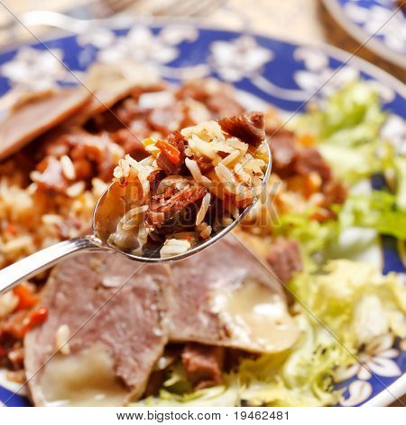 ウズベキスタン国立ディッシュ - plov 馬の肉を
