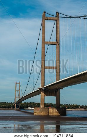 Humber Bridge ,suspension bridge crossing river Humber connecting Immingham with hull, UK