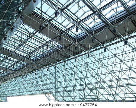 Toit translucide d'immeuble moderne