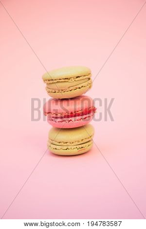 swets colorful macaron on the pink bckground