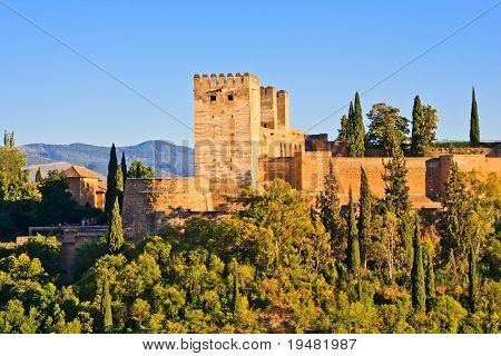 Widok na Alhambrę na zachodzie słońca, Granada, Hiszpania