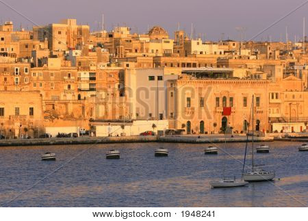 在日落的马耳他 Vittoriosa