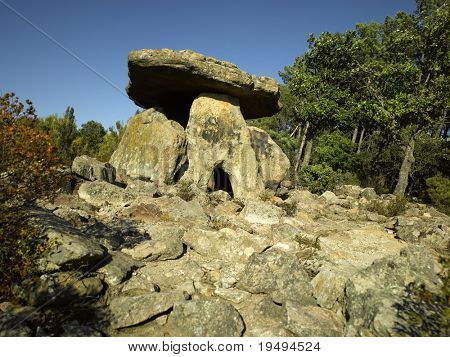 Fransa, Saint Michel de Grandmont güneyinde: Dolmen