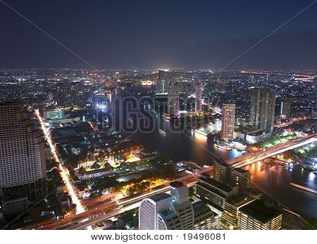 Nachtansicht von Bangkok aus das State building (Großformat-Fotografie)