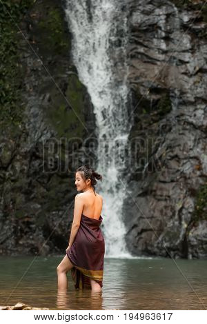 Daily life of rural women in AsiaWas bathing in a waterfall