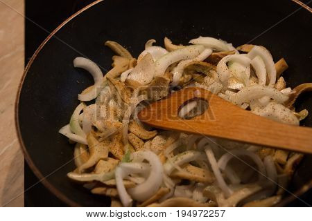 Sponge Lactarius piperatus food preparation taste mushrooms