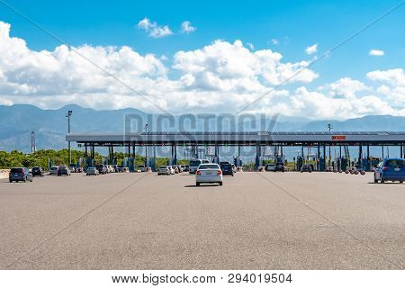 Portmore, Jamaica - March 19 2019: Lanes Of Cars In Traffic At The Portmore Toll Plaza On The Causew