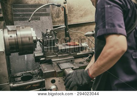 The Skill Operator Working With Lathe Machine In Vintage Scene.the Lathe Machine Cutting The Metal S