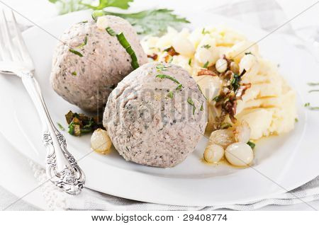 Lever knoedel met aardappel