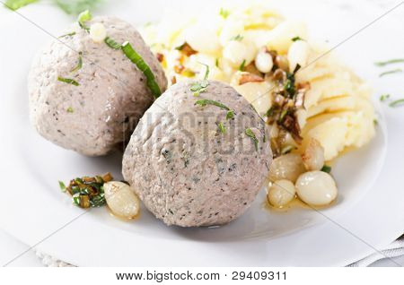 Lever dumplings met aardappelpuree