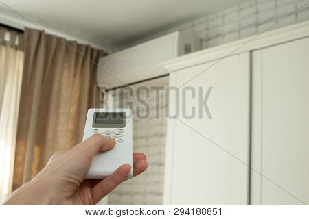Air Conditioning, Temperature Control With Remote Control, Cooling