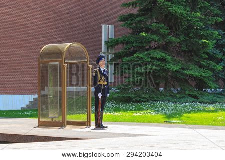 Moscow, Russia - June 03, 2018: Honor Guard At Eternal Flame At Tomb Of Unknown Soldier In Aleksandr