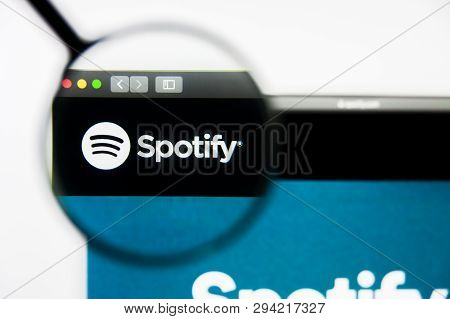 Los Angeles, California, Usa - 8 April 2019: Illustrative Editorial Of Spotify Technology Website Ho