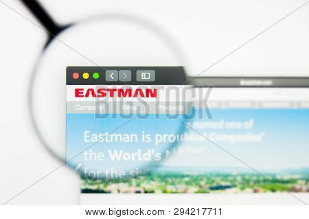 Los Angeles, California, Usa - 8 April 2019: Illustrative Editorial Of Eastman Chemical Website Home