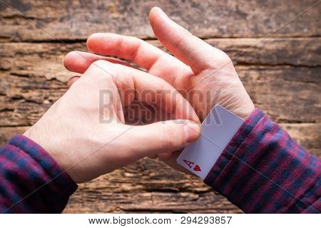 Card Sharper Pulls An Ace From The Sleeve