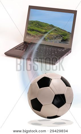 Bola de futebol e computador.