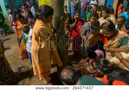 Howrah,west Bengal, India - April 15th, 2018 : Women Praying To Wood - During Gajan And Charak Puja-