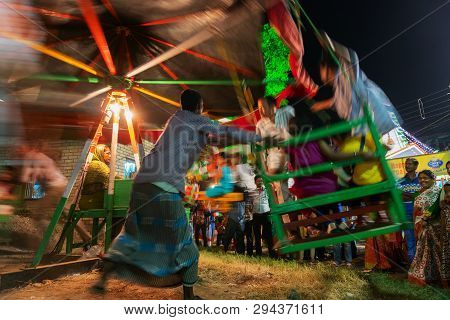 Howrah,west Bengal,india -april 15th, 2018 : Person Pushing Riding Children On Nagordola- A Traditio