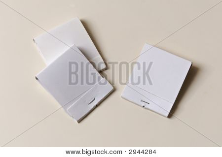 Matchbooks สาม