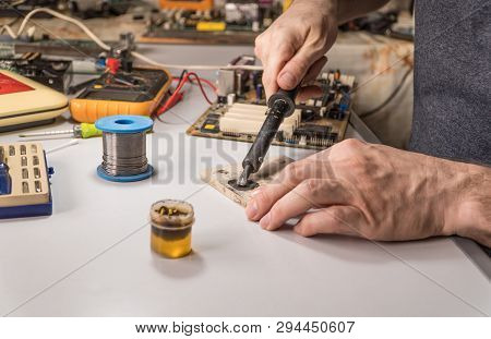 Master Repairs Chip