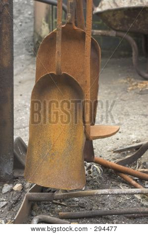 สนิม Shovels