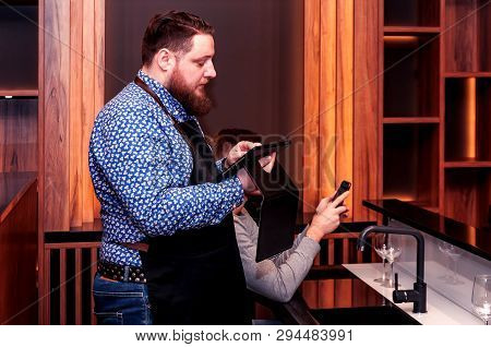 Cavist, Sommelier. Training In School Sommelier. Wine School. Tinted