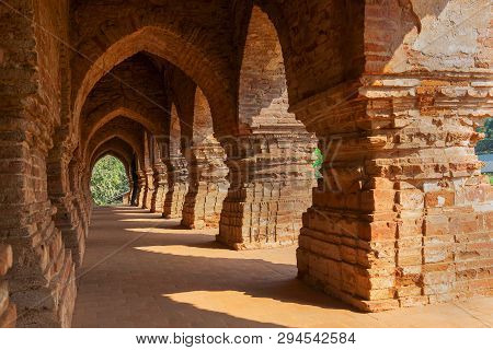 Arches Of Rasmancha, Oldest Brick Temple Of India -tourist Attraction In Bishnupur, West Bengal, Ind