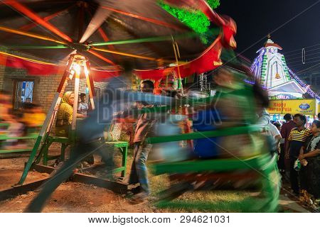 Howrah,west Bengal,india -april 15th, 2018 : Person Pushing Riding Children On Nagordola- A Traditio