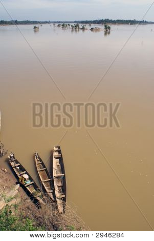 Mekong ve tekneler