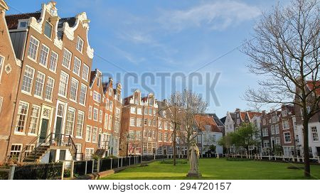Amsterdam, Netherlands - April 05, 2019: The Internal Courtyard Of Begijnhof, One Of The Oldest Hofj