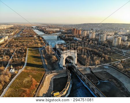 Volgograd. Volga-don Shipping Canal. Arch 1st Gateway. 
