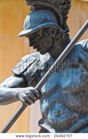 Statue des Erzengels Michael. Cento. Emilia-Romagna. Italien.