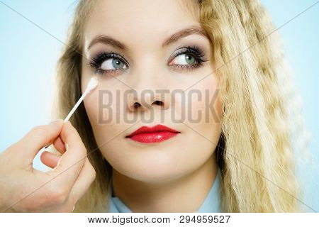 Professional Artist Fixing Fashion Model Make Up Using Ear Buds Cotton Tipped Swabs Q Tip