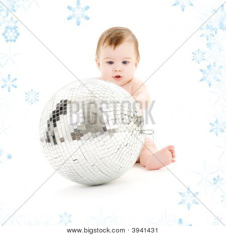 Adorabile Baby Boy con grande sfera da discoteca