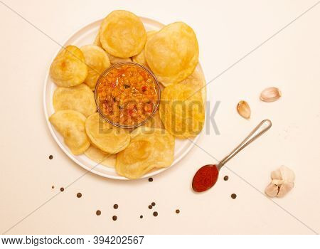 Suji/sooji Halwa Puri Or Shira Poori Breakfast, Served In A Plate And Bowl.