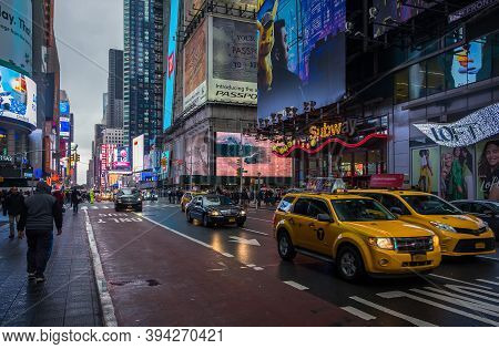 New York City, Usa, May 2019, Urban Scene On 45th Street And Broadway, Manhattan