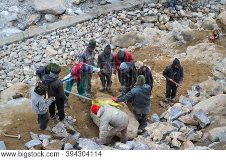 Rudarprayag, Uttarakhand, India, April 26 2014, Labor Working For Kedarnath Reconstruction After Dis