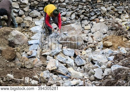 Rudarprayag, Uttarakhand, India, April 26 2014, Labor Working For Kedarnath Reconstruction After Dis