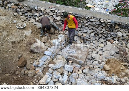 Rudarprayag, Uttarakhand, India, April 26 2014, Labor Working For Kedarnath Reconstruction After Dis