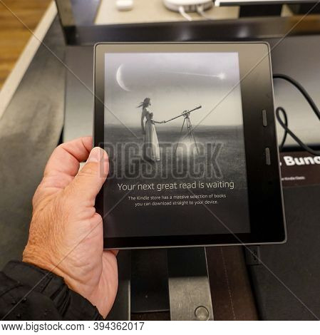 Seattle, Wa/usa-9/15/19: An Amazon Kindle Paperwhite Device On Sale At An Amazon Book Store.