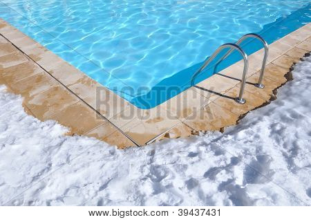 Piscina all'aperto In inverno