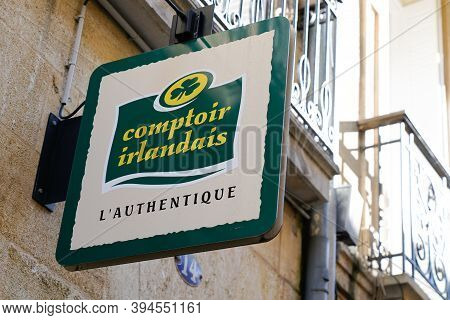 Bordeaux , Aquitaine / France - 11 08 2020 : Le Comptoir Irlandais Logo And Text Sign Front Of Store