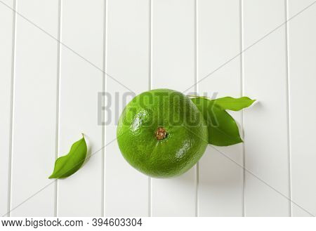 Sweetie fruit (green grapefruit, pomelit) - a cross between a grapefruit and a pomelo