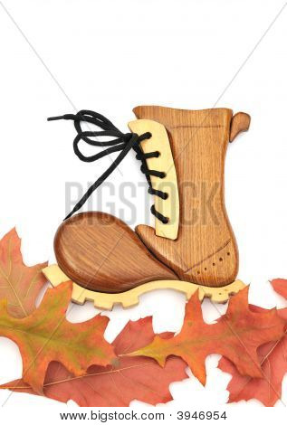 Rzeźbione Winter Boot i suche klonowe listowie