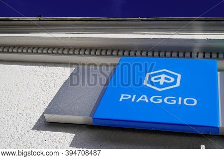 Bordeaux , Aquitaine / France - 11 11 2020 : Piaggio Dealership Sign Text And Logo Of Italian Motorc