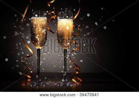 Bicchieri di champagne al party di Capodanno