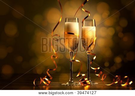 Bicchieri di champagne al party di Capodanno