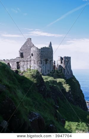 Dunluce kalesi kalıntıları