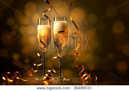 Bicchieri di champagne al party di Capodanno