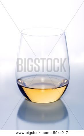 Kieliszek białego wina